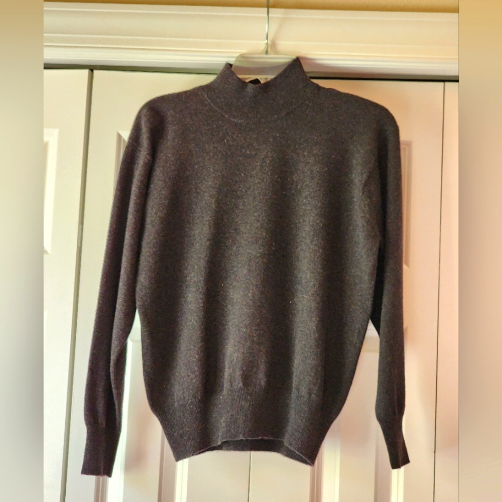 ESCADA black 100% cashmere sweater